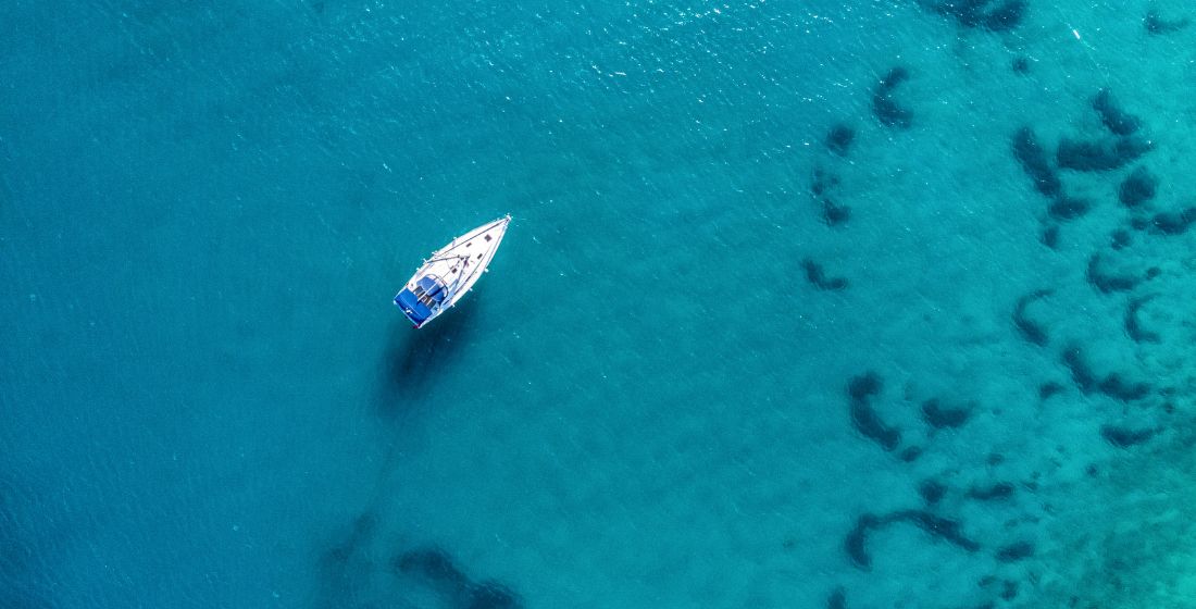 riprese-drone-barca-ormeggio